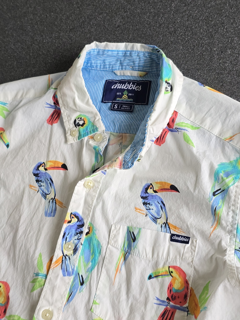 Chubbies Button Down Shirt Men's Small Regular Fit The Dude Where's Macaw Parrot